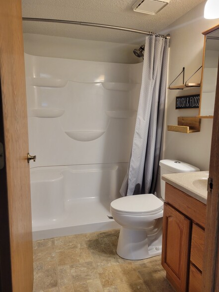 Bathroom - 3014 Rownd St