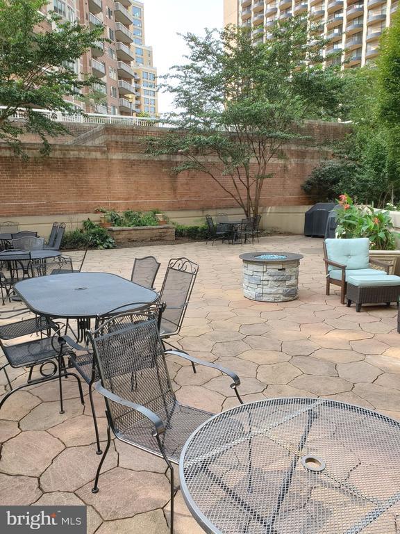 Building Photo - 1211 S Eads St