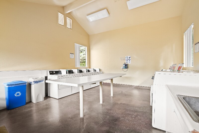 Building Photo - 8503 Villa La Jolla Dr