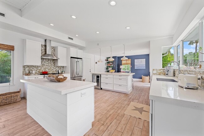 Building Photo - 145 Beacon Ln