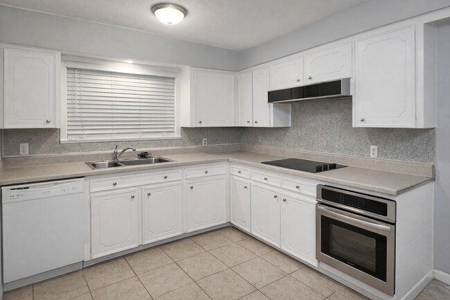 Building Photo - 2118 17th Ave N