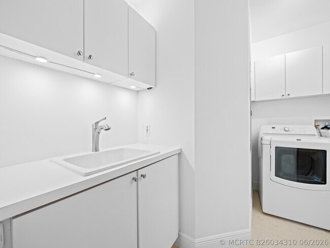 Building Photo - 516 Hendricks Isle