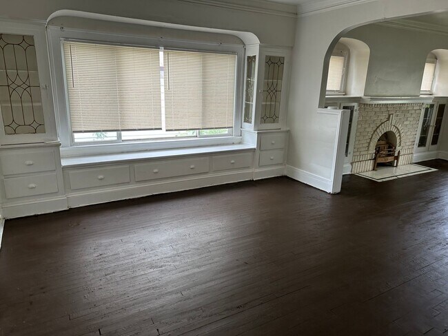 Building Photo - 3526 E 151st St