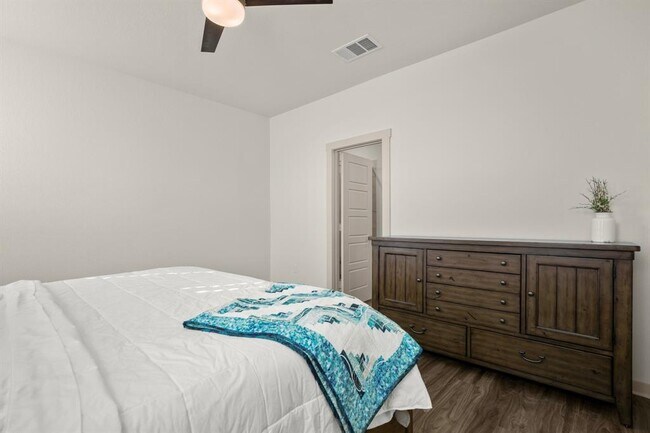 Building Photo - 13721 Lubeck Dr