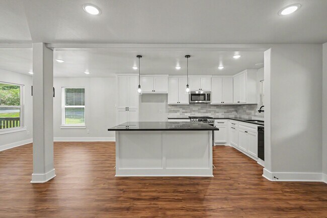 Building Photo - 116 Sun City Ln