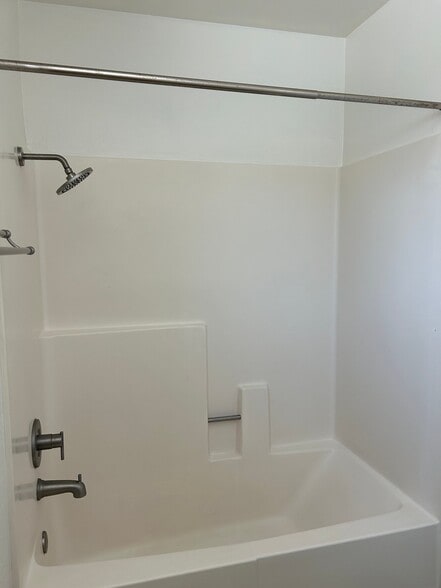 Building Photo - 21 Windjammer