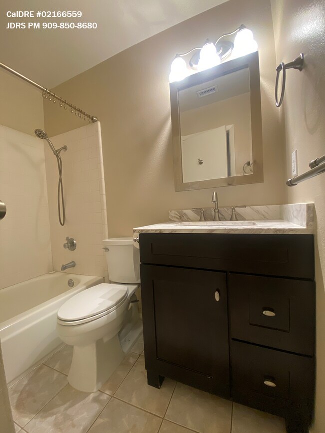 Building Photo - La Verne 2 Bedroom Condo