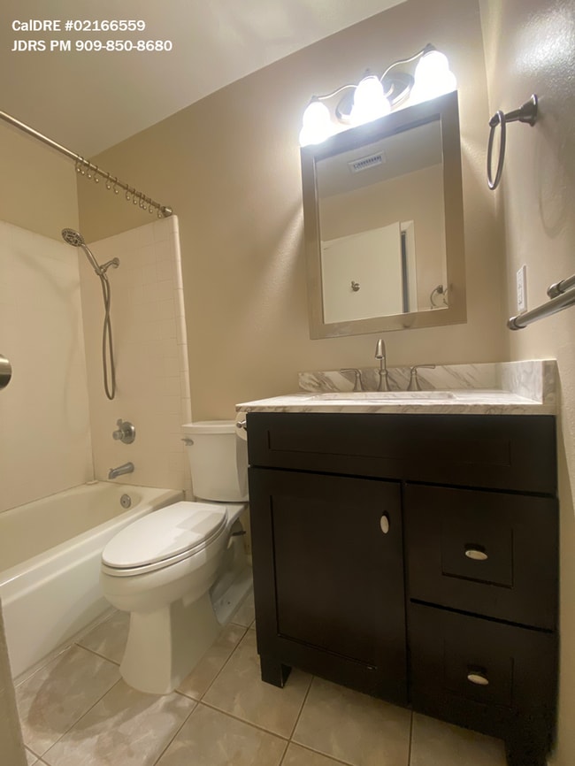 Building Photo - Price Lowered! La Verne 2 Bedroom Condo