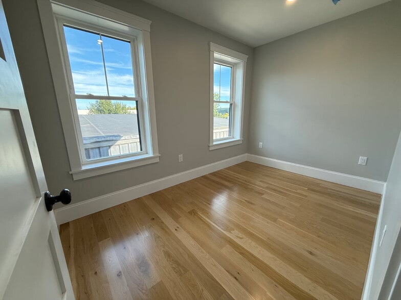 Building Photo - 93 Grant St