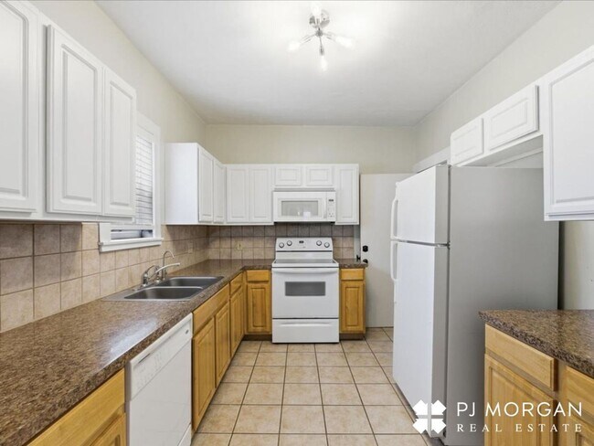 Building Photo - 5022I