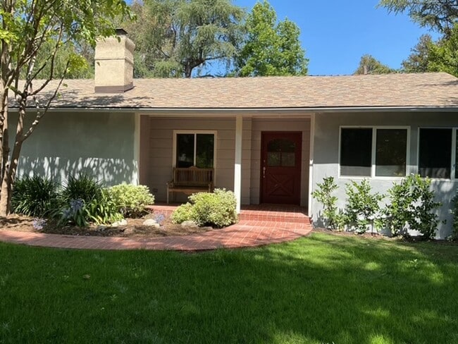 Building Photo - La Cañada Schools-  Family Home - Natural Hardwood, 2 car attached garage, Central A/C, New Appli...