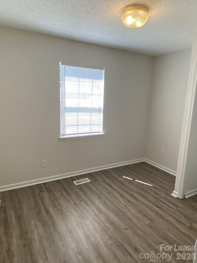 Building Photo - 3122 Periwinkle Ct