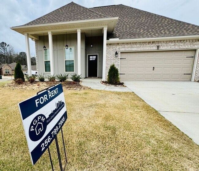 Building Photo - FENCED yard-great location at the base of Keel Mountain