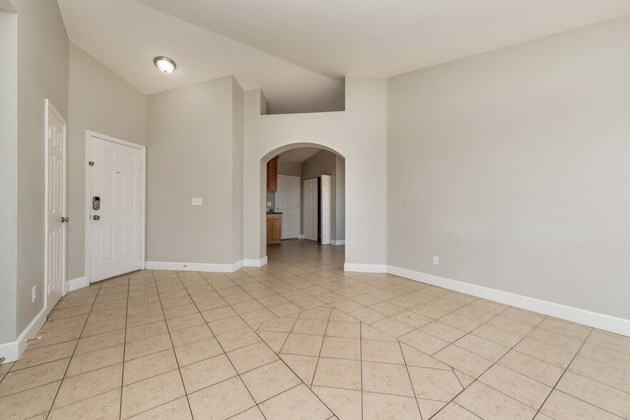 Building Photo - 5004 Crystal Breeze Ln