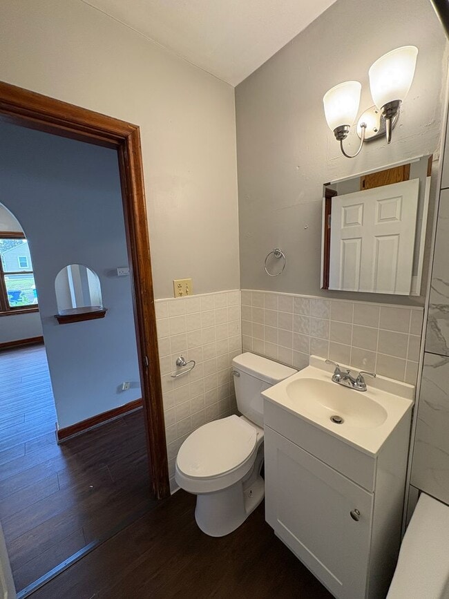 Building Photo - 3 Bed, 1 Bath - House for rent! NO APPLICATION FEES!!!