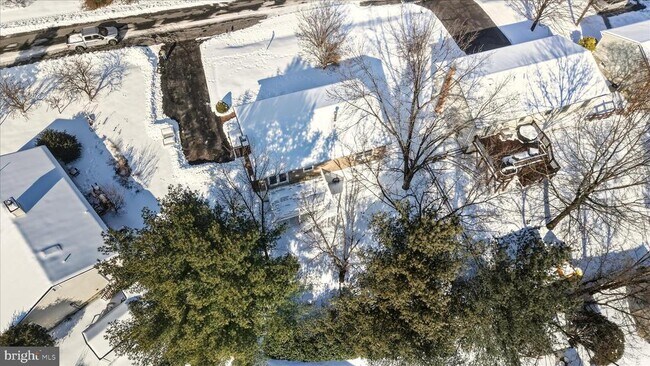 Building Photo - 110 Elaine Dr