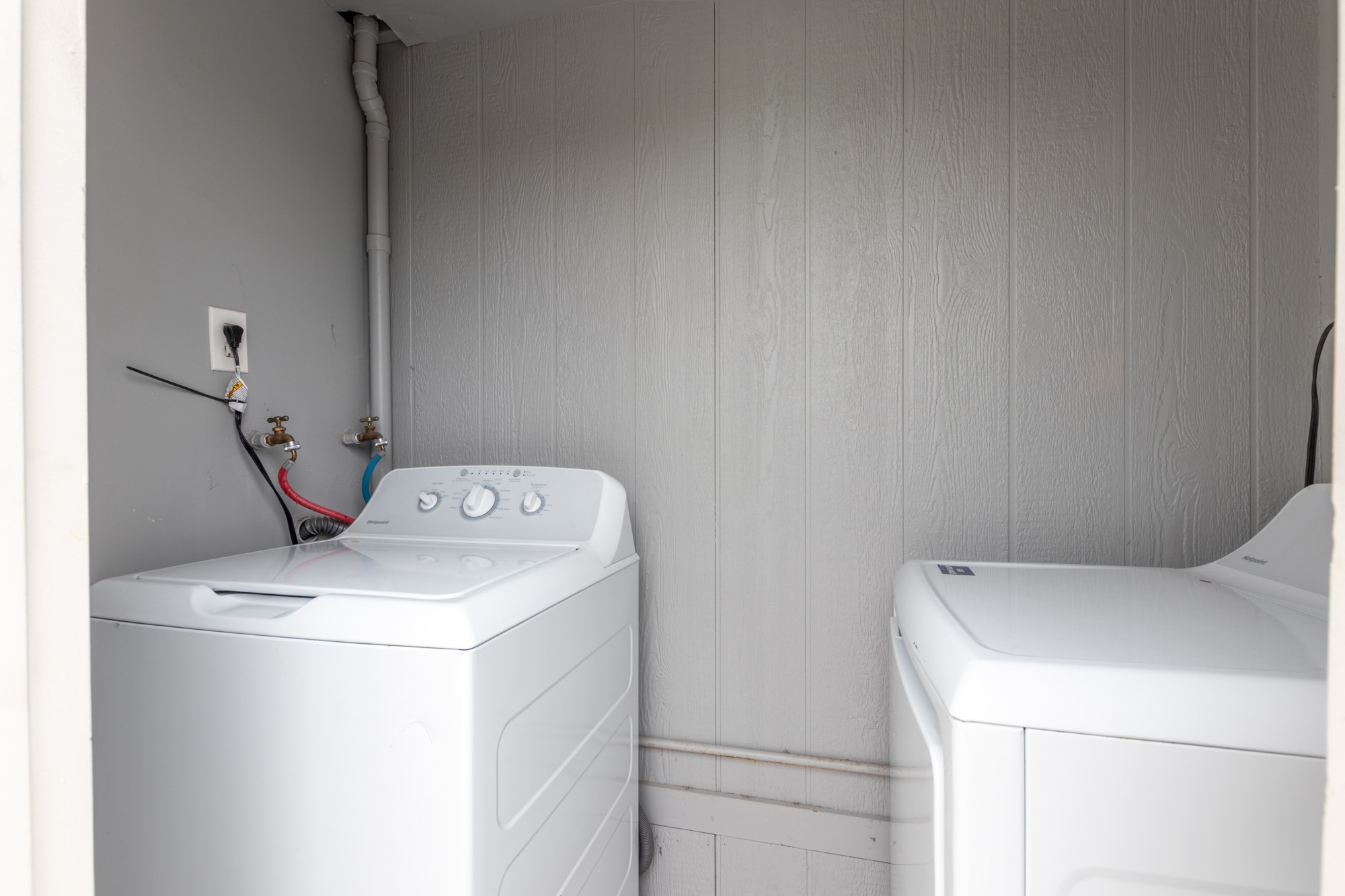 Includes full size washer & dryer - 7610 Lansing Dr
