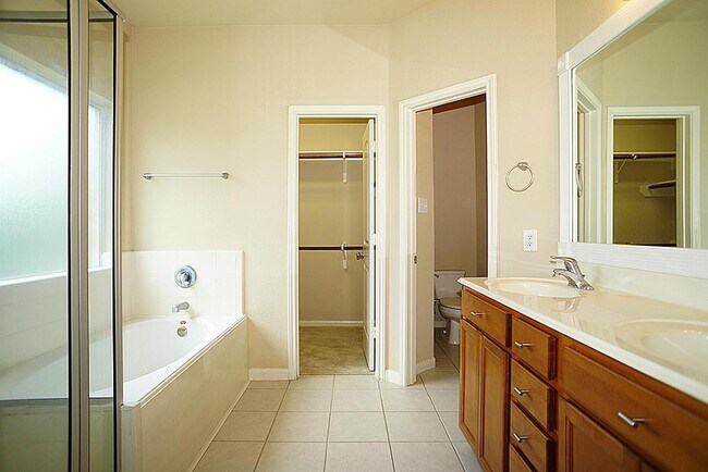 Building Photo - 7406 Valentine Ln