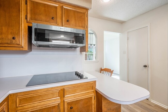 Building Photo - 1523 Doe Ln