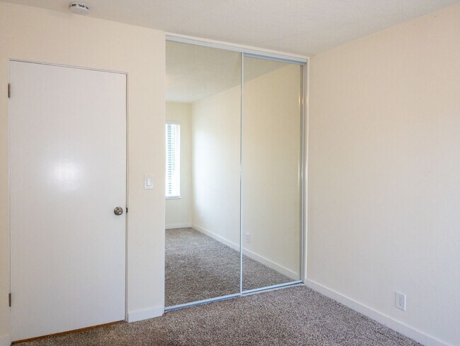 Building Photo - Tranquil 1BR/1BA Updated Unit! Tam Valley!...