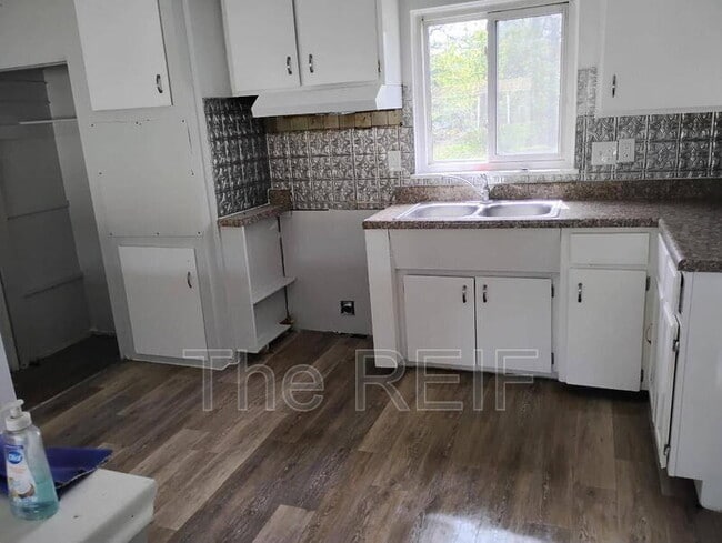 Building Photo - 6223 Cypress Dr