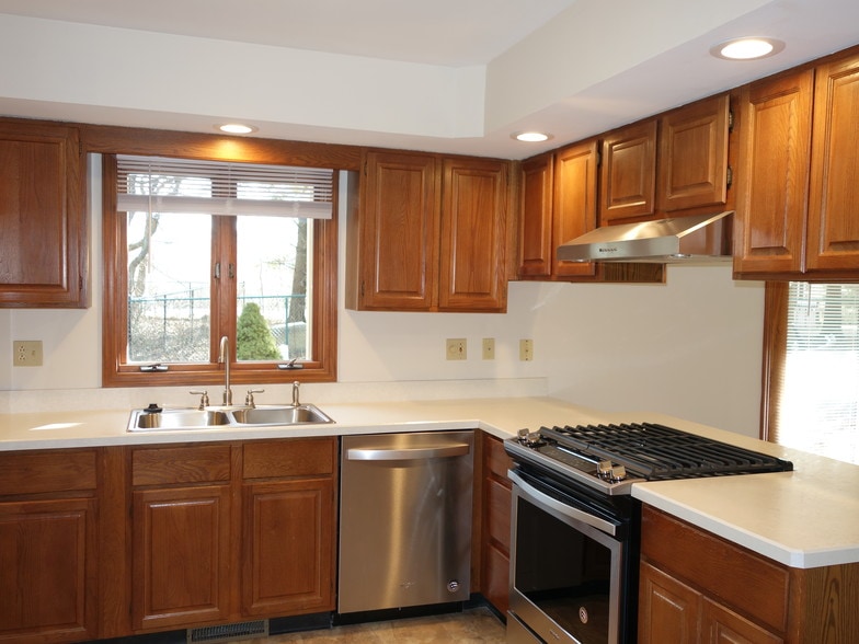 Modern Kitchen - 2909 S Sare Rd