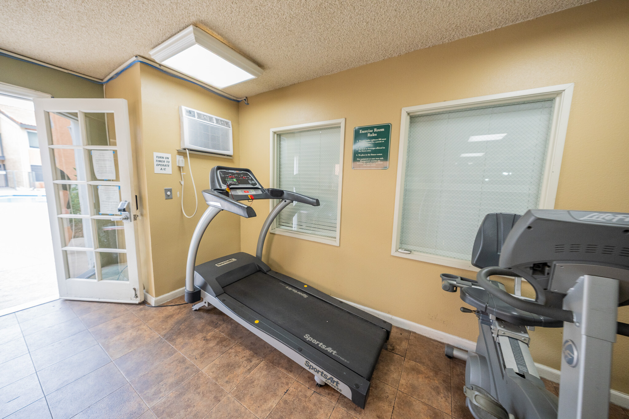 Building Photo - 15425 Sherman Way