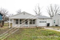 Building Photo - 1611 W Belmont St