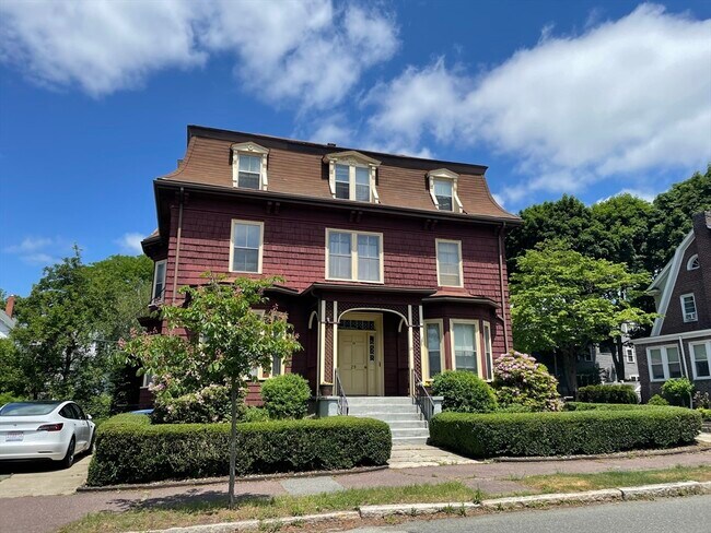 Building Photo - 29 Chestnut St