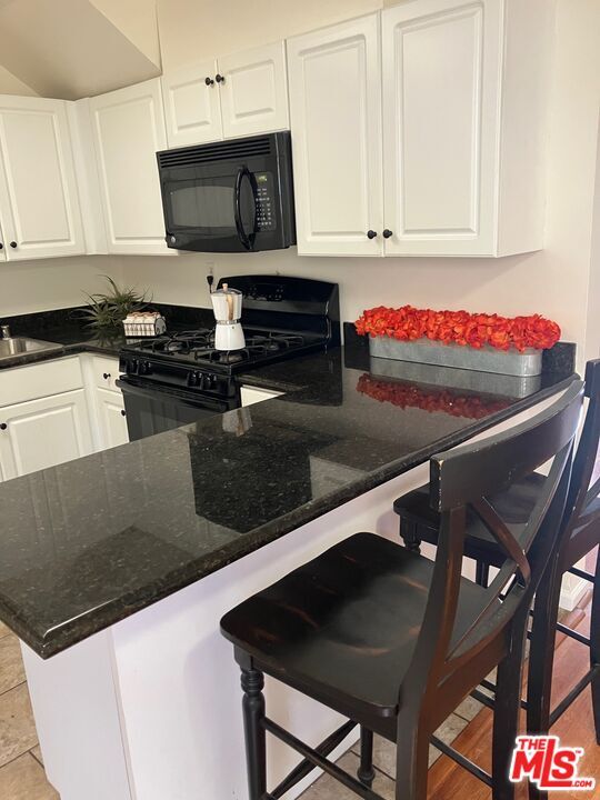 Building Photo - 20258 Cohasset St