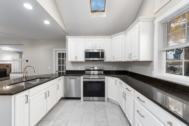 Building Photo - 270 S Center St