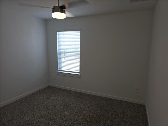 Building Photo - 3013 La Latina Dr