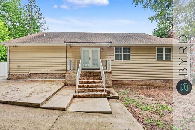 Building Photo - 19218 Brevard Dr