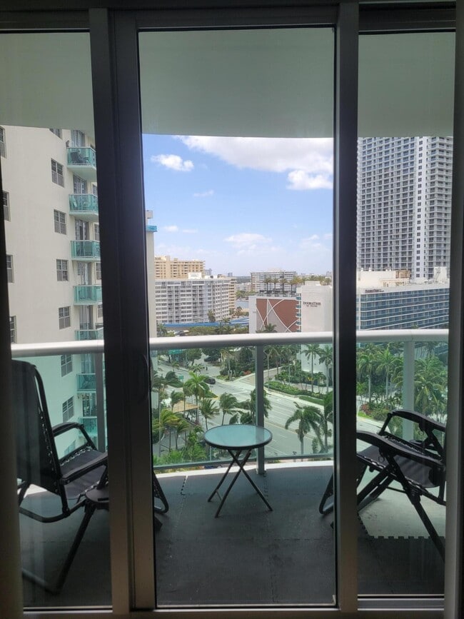 Building Photo - 3901 S Ocean Dr
