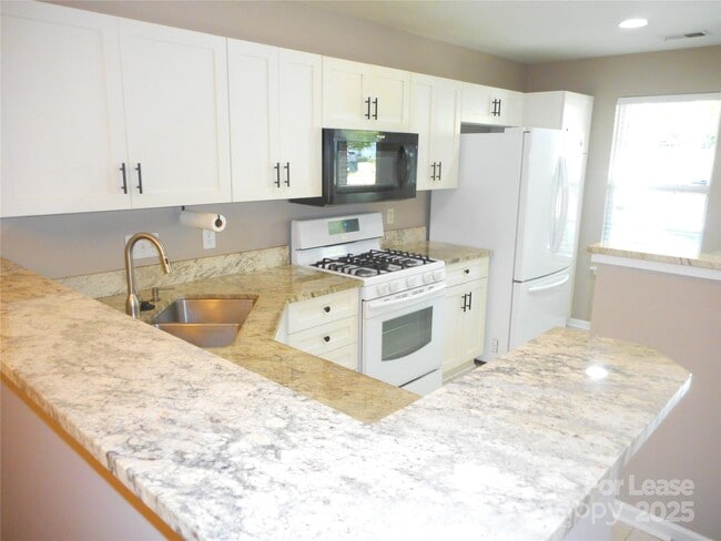 Building Photo - 9710 Elizabeth Townes Ln