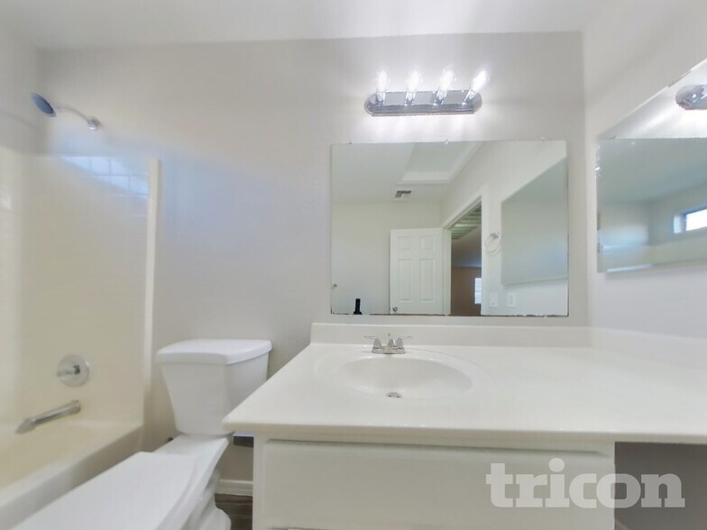 Building Photo - 3017 N 89th Dr