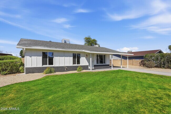 Building Photo - 2644 S Butte Ave