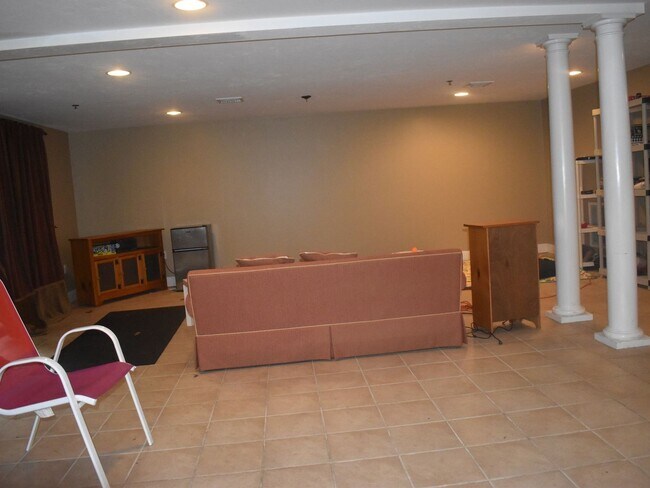 Building Photo - Townhome in Hingham