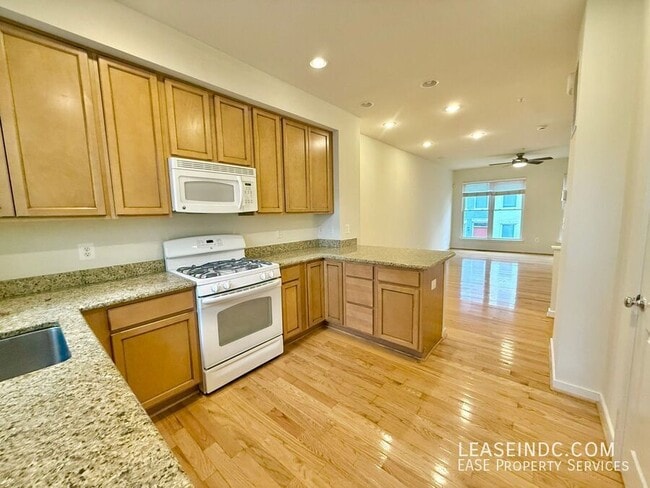 Building Photo - 1041 5th St SE