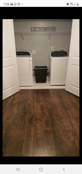 Laundry area - 818 Lee Andrews Ave SE