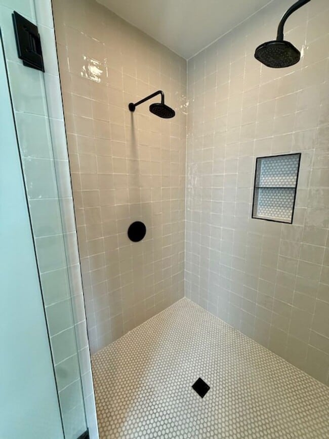 Building Photo - Single Family HOME with 3 Bedrooms 2 1/2 Bathrooms - Where Mountains meet you at upscale living!