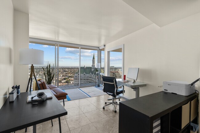 Building Photo - 700 E Ocean Blvd