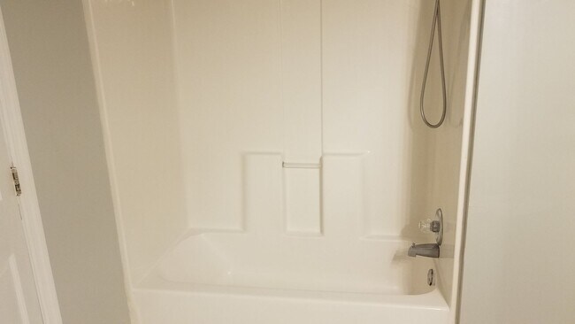 Building Photo - 1005 Langdale Dr