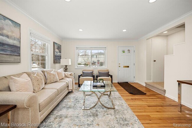 Building Photo - 695 Graefield Ct