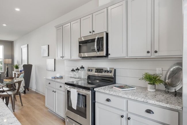 Building Photo - Gorgeous 3 bedroom end unit townhome with garage