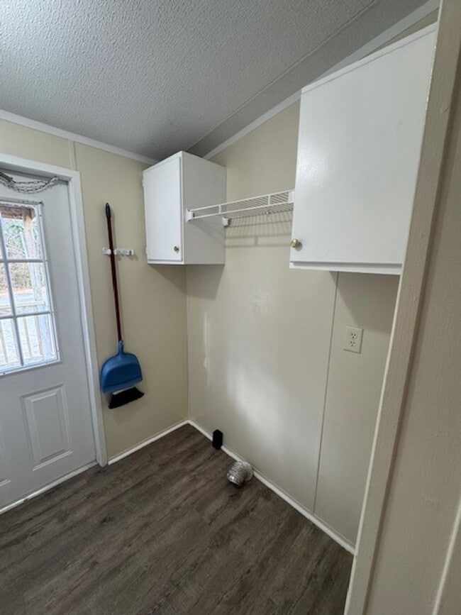 Building Photo - Gordon Road