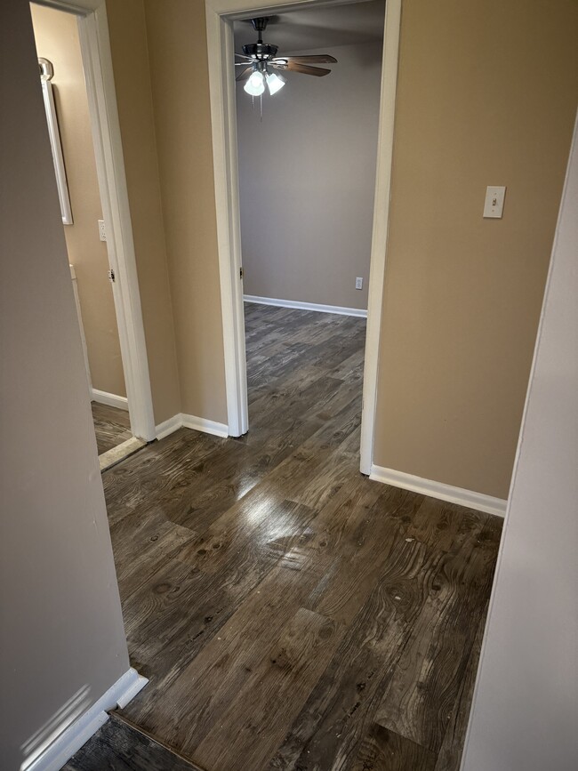 Building Photo - 722 W Park Ave