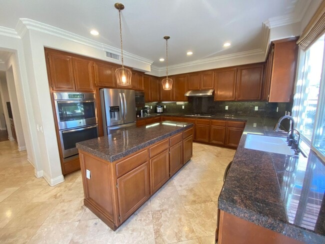 Building Photo - Luxurious 4 Bedroom Fullerton House For Re...