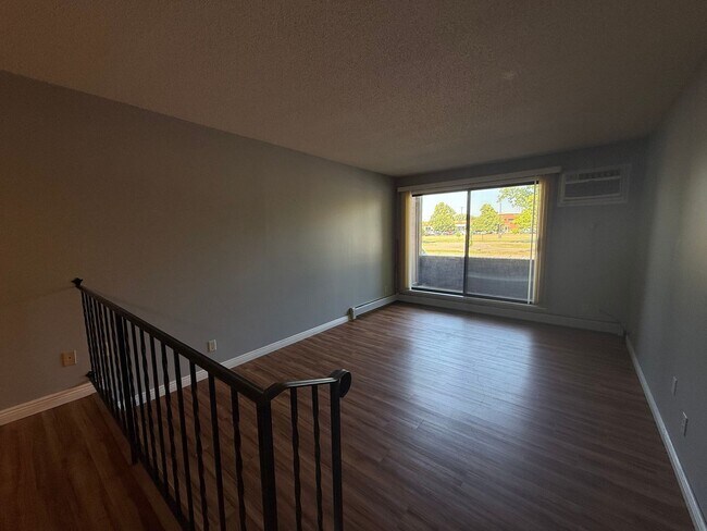 Building Photo - Spacious 2BR Edina Condo with Updated Interior, Outdoor Pool & Underground Parking