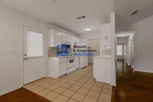 Building Photo - 1212 Barnett Bend Cir